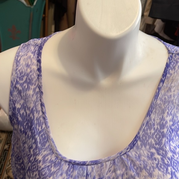 COPY - NWOT- a Motherhood top. But anyone with a little bigger front it’s perfe… - Picture 4 of 8